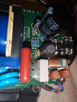 Ctek MXS 7.0 - Oderwany element od płyty, poszukiwanie miejsca montażu