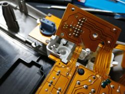 Volvo S80 2010 - Urwana taśma podświetlenia przy lusterku