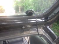 Opel Corsa B - element na tylnej szybie, czy można go usunąć?