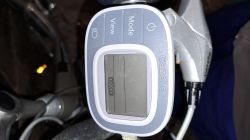 Wyświetlacz roweru elektrycznego Gazelle z trzema przyciskami na obudowie