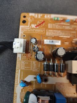 Samsung UE32EH4000 - nie włącza się, brak kontrolki