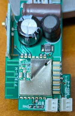 PTBLU-W Wifi Module with BL602 Chip – Disassembled View View of the PTBLU-W wifi module with the metal shield removed, exposing the BL602 chip markings and pin layout on the PCB.