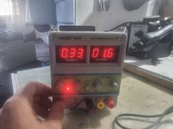 Yihua 305D – brak regulacji napięcia, maksymalnie 2V/0,3A