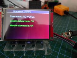 TFT module showing “Player settings” menu with shuffle and resume playback set to ON