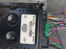 Jak podłączyć wzmacniacz GDL1 66 A20 z Mazdy 6 do radia i subwoofera?