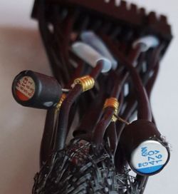 Kondensatory na przewodach zasilacza - przenoszenie na nowe kable.