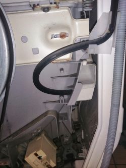 Wyciek wody z tyłu pralki Mastercook PTDE-1246 BIO podczas wirowania