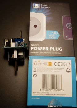 LSC Smart Connect power plug and its packaging.