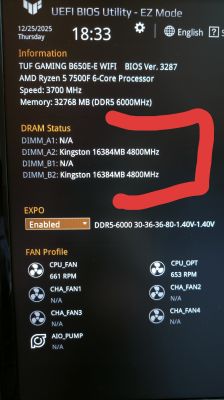 Ekran BIOS pokazujący pamięć RAM Kingston pracującą na 4800MHz mimo ustawienia DDR5-6000.