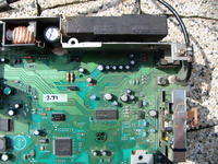 Kenwood 20 kdc-mp6090r - Radio nie włącza się, zwarcie na płycie głównej Kenwood 20 kdc-mp6090r - Radio nie włącza się, zwarcie na płycie głównej