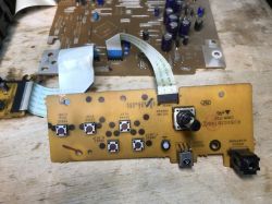 Przedni panel PCB odtwarzacza DVD z zestawu kina domowego.