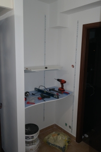 Biurko elektronika w nietypowym miejscu i z ciekawym "zamykaniem" Biurko elektronika w nietypowym miejscu i z ciekawym "zamykaniem"
