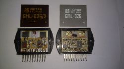Dwa moduły elektroniczne Unitra Telpod GML-026 z odsłoniętymi płytkami i metalowymi pinami na dole