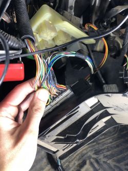 Volvo V40 98r - jak wyłączyć alarm po podłączeniu nowego akumulatora?