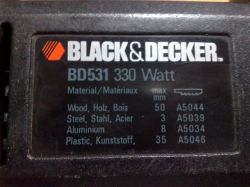 Tabliczka znamionowa wyżynarki Black&Decker BD531 z informacjami o materiałach.