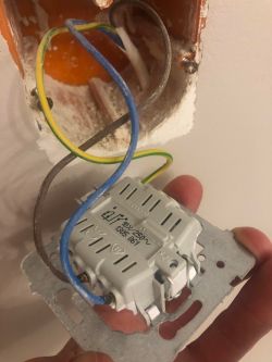Connecting Shelly 2.5 to Bister RCS4E Central Roller Shutter Switches Connecting Shelly 2.5 to Bister RCS4E Central Roller Shutter Switches