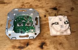 Inside View of AVATTO N-WOT10-EU-W Socket View of disassembled AVATTO N-WOT10-EU-W electrical socket with exposed PCB.