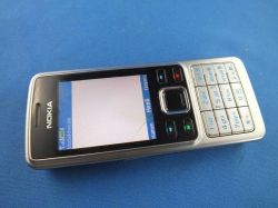 nokia 6300 włącza sie ale nic nie widać na ekranie.