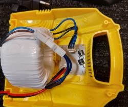 Prostownik Automatyczny VOLT MOBI 6A - ostrzeżenie dla użytkowników.