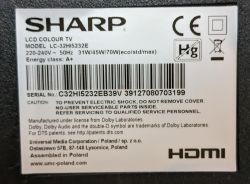 Technisches Etikett des Sharp LCD-Fernsehers Modell LC-32HI5232E.