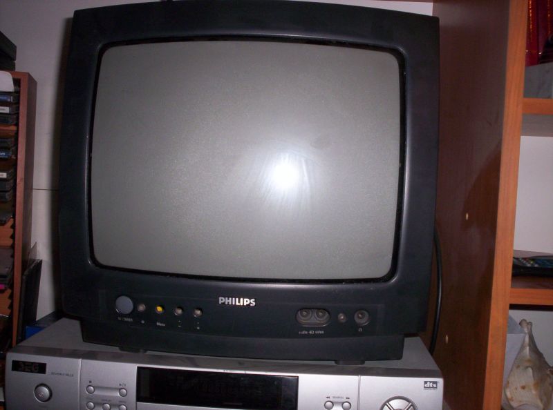 Philips TV – identyfikacja modelu ze zdjęć i buczenie dźwięku na wszystkich kanałach