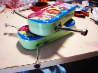 Mikrofon stereo zintegrowany z małym wzmacniaczem.