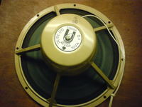 Co to za glosnik?Nada sie to do czegoś?Proszę o pomoc.