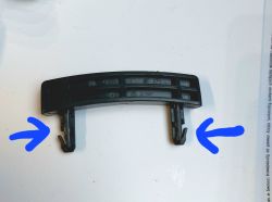 How do I remove the Britax Römer Dualfix M i-Size car seat?