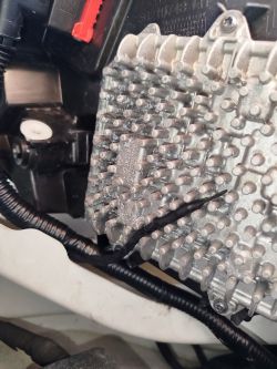 Diody w koszulce termokurczliwej przymocowane do radiatora aluminiowego lampy