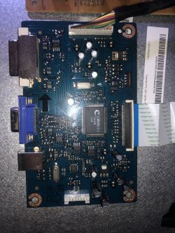 Dell p2212h - monitor włącza się na ułamek sekundy i gaśnie.