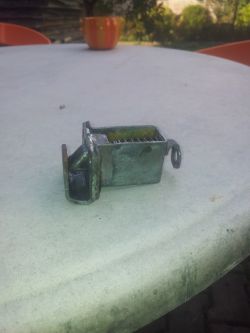 Navara D40 - Szukam rygla? Zatrzasku? Klapy zabudowy