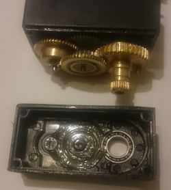 Opis sposobu rozpoznania podróbki serwomechanizmu Tower Pro MG995. Opis sposobu rozpoznania podróbki serwomechanizmu Tower Pro MG995.