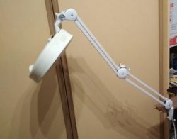 Warsztatowa lampa z lup± - prezentacja Warsztatowa lampa z lup± - prezentacja