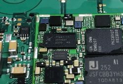 The interior of the Bosch IVS SLIM module, i.e. telemetry and fender detection in Car Sharing vehicl