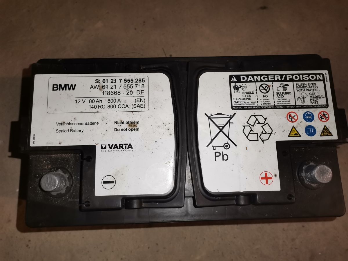 BMW e87 - Napięcie akumulatora 12V, 80Ah, 800A. Czy to normalne?