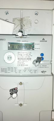 Zdjęcie licznika energii elektrycznej marki Apator.