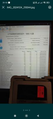 Zrzut ekranu z programu CrystalDiskInfo pokazujący dane SSD Crucial MX500.