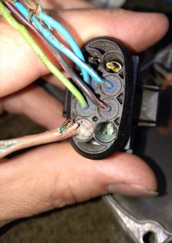 Eberspaecher D5WZ - Jak wysunąć piny w złączu zewnętrznym?