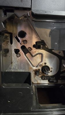 Siemens EQ.7 Plus (TE716219RW/21) – dużo wody w tacy ociekowej