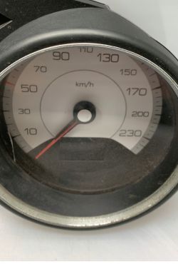 Podłączenie i sprawdzenie licznika zegarów Peugeot 308 T7 2009 - jak odczytać przebieg?