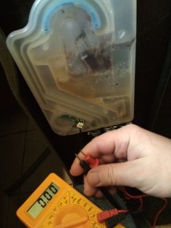 Zmywarka Amica ZZM 629I wyświetla E1 mimo poboru wody - co robić?