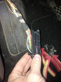 Jak podłączyć centralny zamek z pilota do Polo 6R