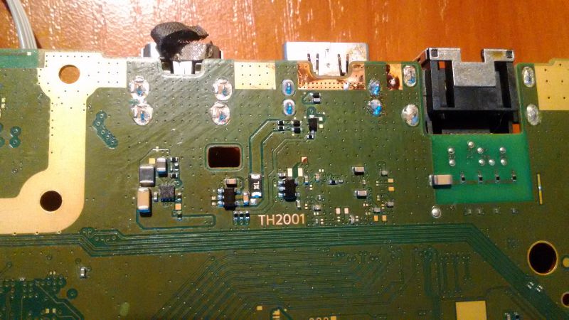 WLOD PS4 Slim SAF-004 - bezpiecznik TH 2001 się grzeje, co robić?