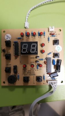 Zastosowanie baterii do trzymania ustawień w płytce od grzejnika elektrycznego Zastosowanie baterii do trzymania ustawień w płytce od grzejnika elektrycznego