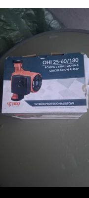 Opakowanie pompy cyrkulacyjnej IBO OHI 25-60/180 na stole