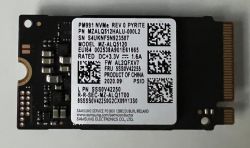 Dysk SSD M.2 NVMe Samsung PM991 z białą etykietą i kodami QR