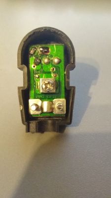 Connecting Power Supply to Antenna Adapter Board: Correct Plus-Minus Placement Connecting Power Supply to Antenna Adapter Board: Correct Plus-Minus Placement