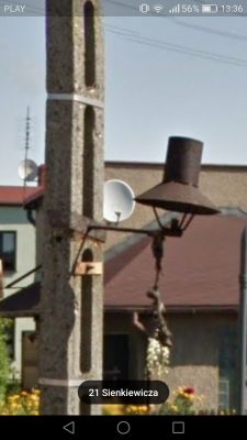 Urządzenie zamontowanie na słupie oświetleniowym