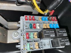 Schemat bezpieczników do Microcar MGO 2 z 2014 roku - gdzie znaleźć?