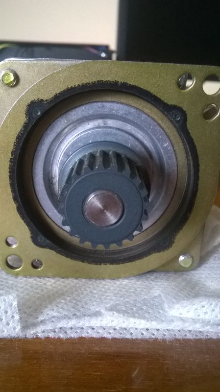 Jakie są parametry prądowe i krokowe silnika Minebea 23KM-K155-P1V?